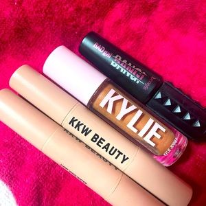 KKW contour & highlight in LIGHT, KYLIE lipgloss + sample mascara